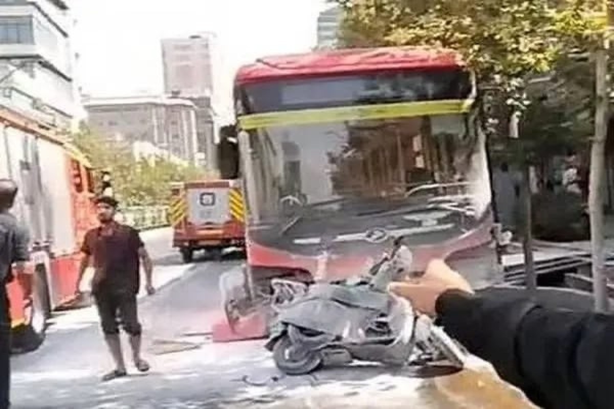 В Тегеране автобус столкнулся с семью транспортными средствами, пострадали 6 человек
