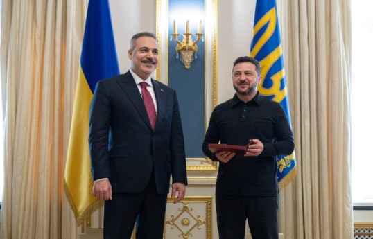 Зеленский наградил Хакана Фидана орденом