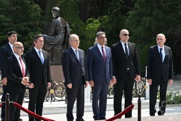 Премьер-министр Палестины посетил Аллею почетного захоронения