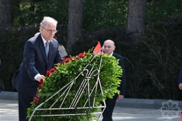 Премьер-министр Палестины посетил Аллею почетного захоронения