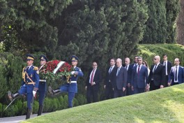 Премьер-министр Палестины посетил Аллею почетного захоронения