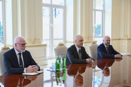 Президент Ильхам Алиев принял делегацию компании John Deere