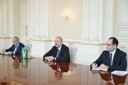 Президент Ильхам Алиев принял делегацию компании John Deere
