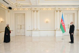 Президент Ильхам Алиев принял верительные грамоты новоназначенного посла Омана в Азербайджане
