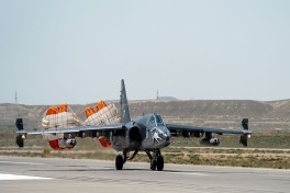 Военные лётчики выполнили задачи по боевому маневрированию на самолётах JF-17C, Су-25МЛ и Л-39 — ФОТО 
