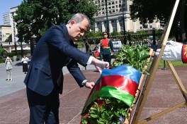 Джейхун Байрамов посетил в Москве Могилу Неизвестного Солдата-ФОТО 