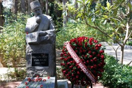 По случаю 22 июля — Дня национальной прессы посещена Аллея почётного захоронения — ФОТО 