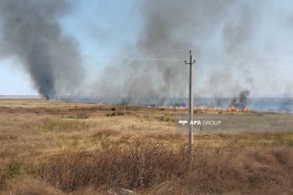В Агдаме на бывшей линии соприкосновения продолжается пожар-ФОТО-ОБНОВЛЕНО-1 