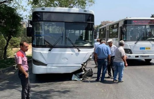 В Баку столкнулись два автобуса, пострадали 22 человека