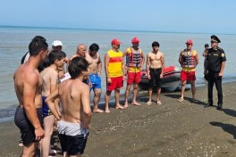 МЧС Азербайджана провело серию просветительских мероприятий на пляжах — ФОТОЛЕНТА 