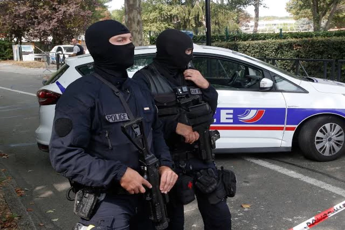 В Париже из-за нападения с ножом ранены три человека