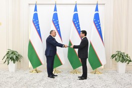 Рашад Мамедов вручил копию верительных грамот министру иностранных дел Узбекистана
