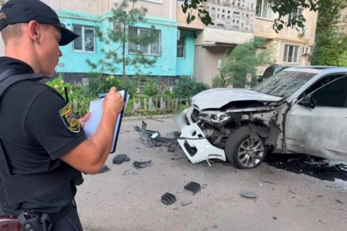 В Одессе в результате взрыва автомобиля, принадлежащего военнослужащему, пострадал один человек