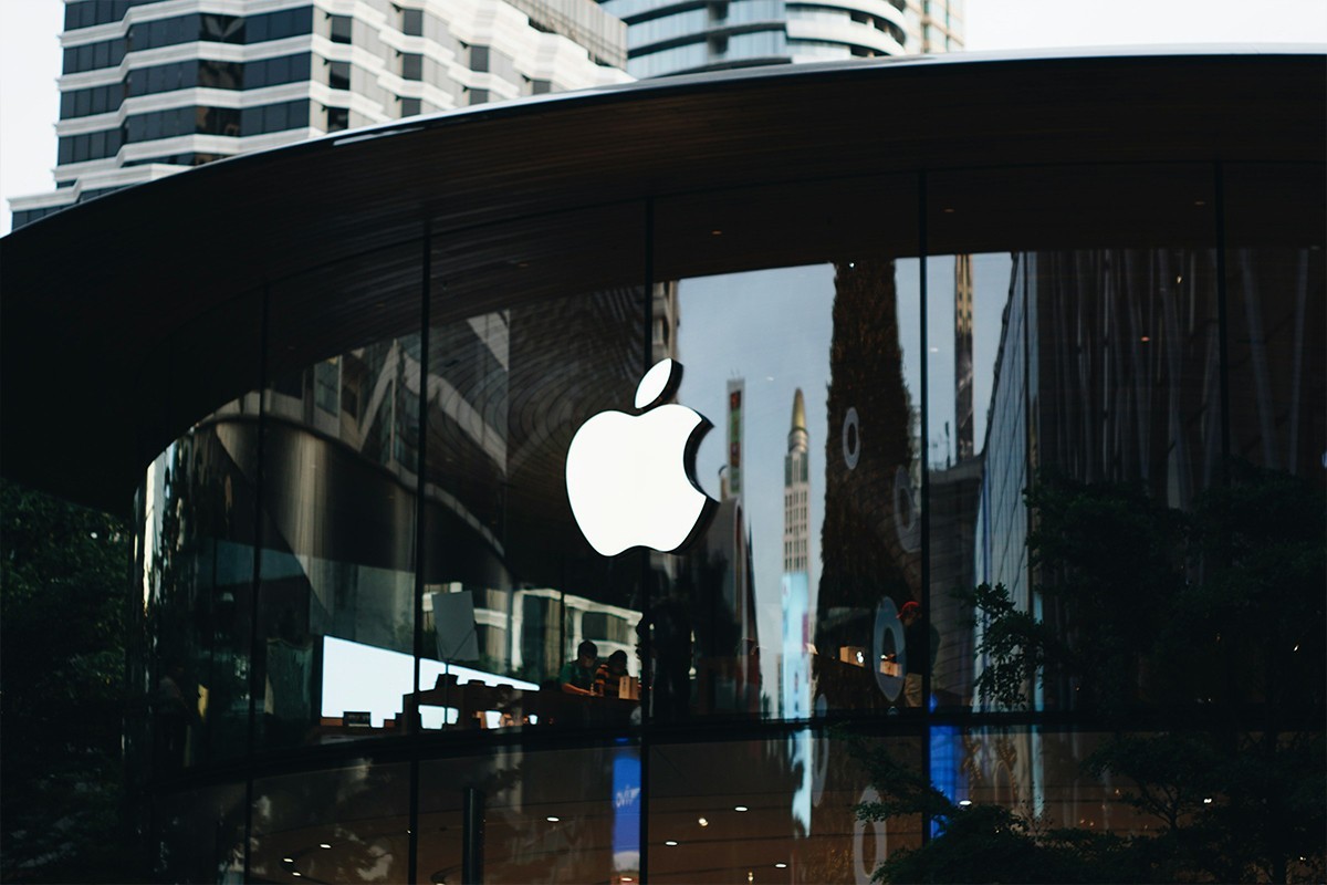 Apple стала второй в истории компанией с капитализацией выше $5 трлн