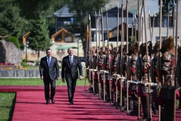 Состоялась церемония официальной встречи Президента Ильхама Алиева в городе Чолпон-Ата