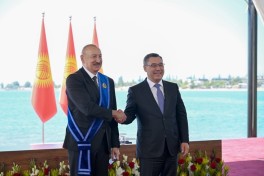 Состоялась церемония награждения президентов Азербайджана и Кыргызстана — ФОТО 