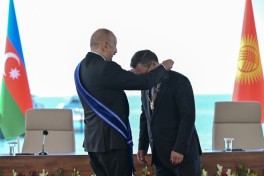 Состоялась церемония награждения президентов Азербайджана и Кыргызстана — ФОТО 