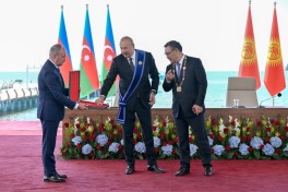 Состоялась церемония награждения президентов Азербайджана и Кыргызстана — ФОТО 