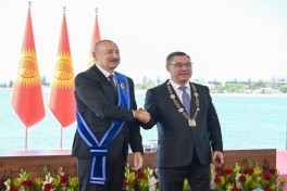 Состоялась церемония награждения президентов Азербайджана и Кыргызстана — ФОТО 
