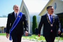 В городе Чолпон-Ата дан государственный прием в честь Президента Ильхама Алиева и первой леди Мехрибан Алиевой -ФОТО 