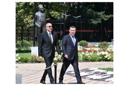 В городе Чолпон-Ата дан государственный прием в честь Президента Ильхама Алиева и первой леди Мехрибан Алиевой -ФОТО 