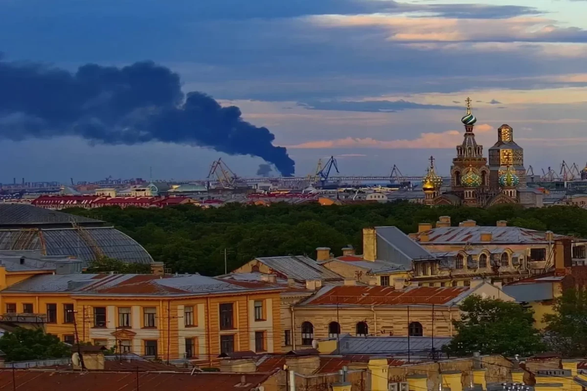 Россия сбила 354 украинских БПЛА, в Санкт-Петербурге, где проходит Международный экономический форум, горит нефтяной терминал — <span class="red_color">ФОТО