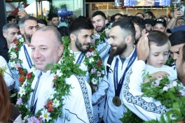 Сборная Азербайджана по мини-футболу, ставшая чемпионом Европы, вернулась на Родину - ОБНОВЛЕНО 