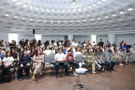 В Баку состоялась выставка выпускников американских вузов — ФОТО 