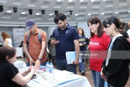 В Баку состоялась выставка выпускников американских вузов — ФОТО 
