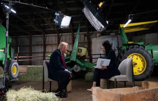 Трамп эмоционально прервал интервью NBC News, обвинив ведущую в продажности