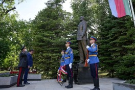 Министр обороны Азербайджана находится с визитом в Сербии