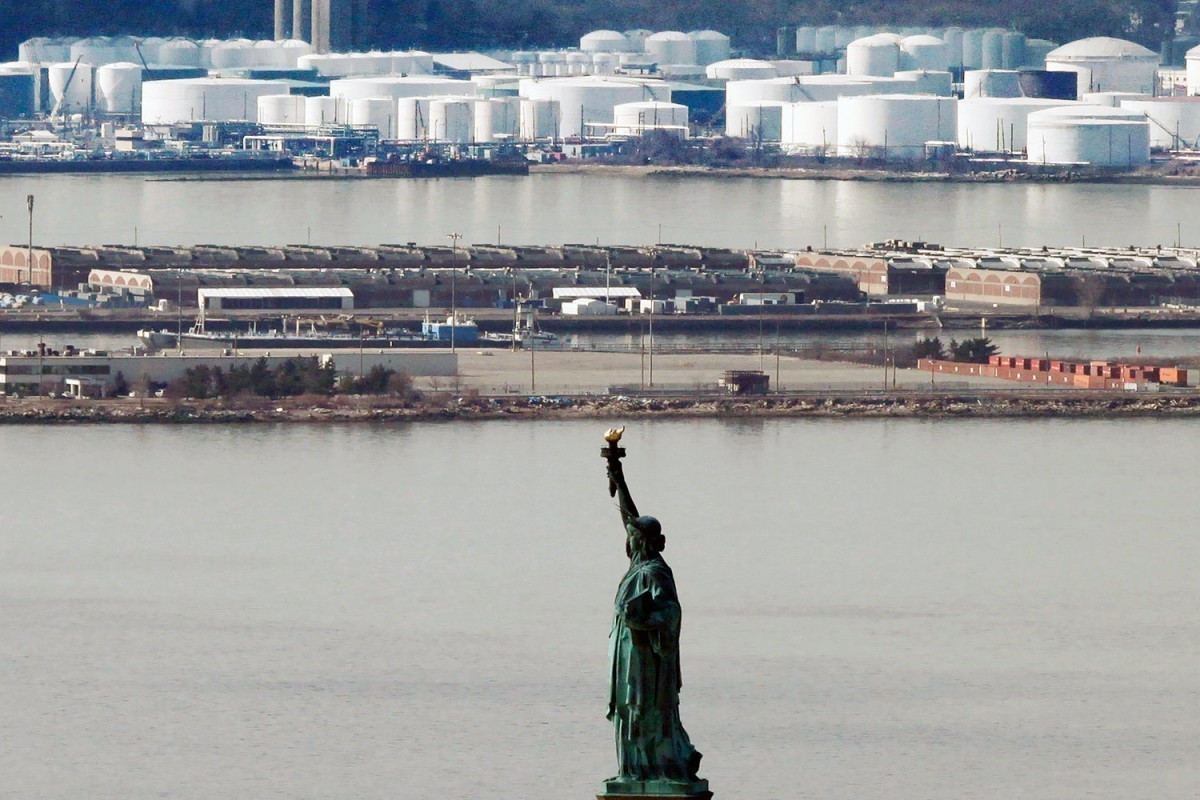 Коммерческие запасы нефти в США опустились ниже 427 млн баррелей
