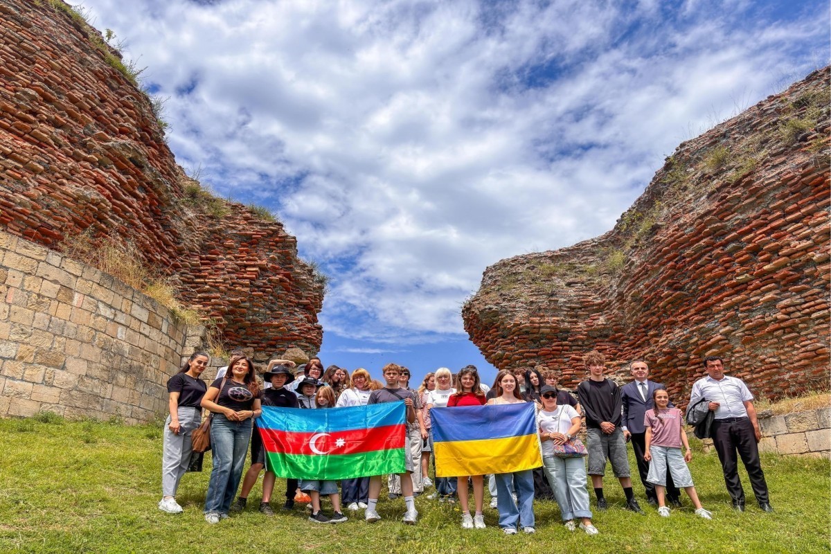 Для детей из Украины организована экскурсия по регионам Азербайджана