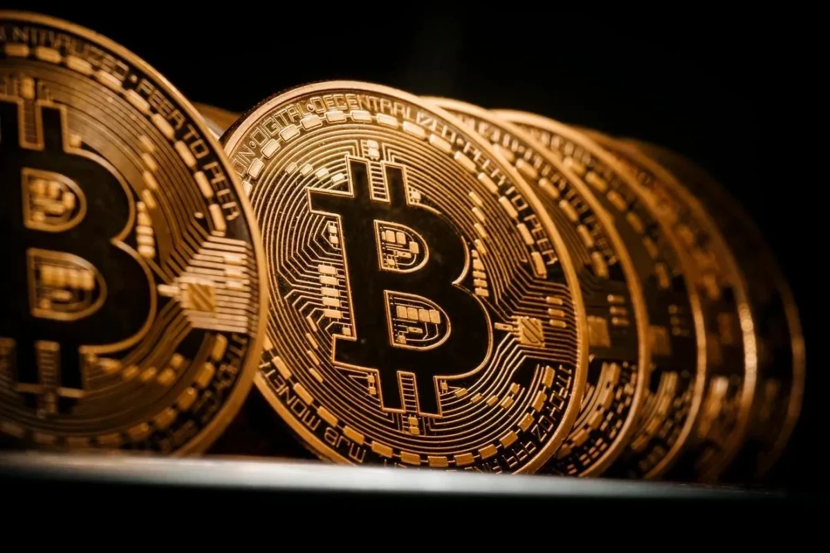 Рост на крипторынке: цена Bitcoin превысила 63 тысячи долларов