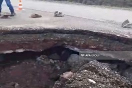 В Дашкесане сель нанёс серьёзный ущерб, произошло обрушение дороги — ФОТО 