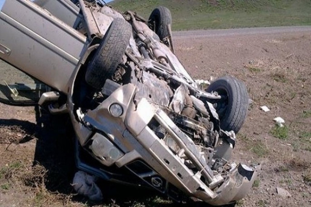 В Кюрдамире перевернулись два автомобиля, есть пострадавшие