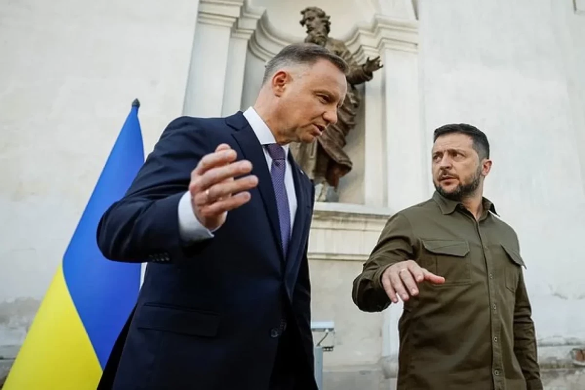 Украинские чиновники начали отказываться от государственных наград Польши