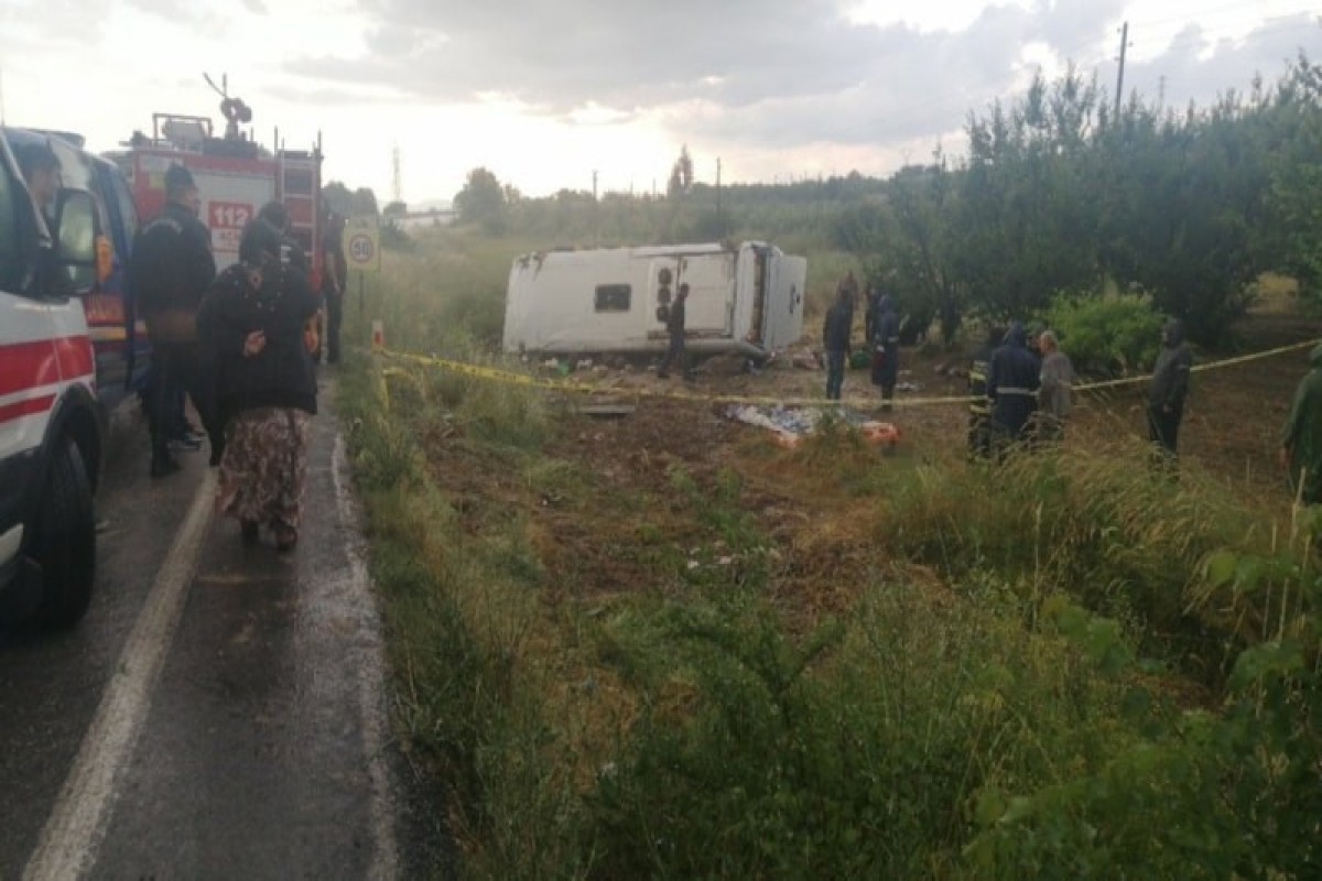 В Турции туристический автобус попал в ДТП: погибли 4 человека, 16 ранены