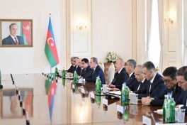 Состоялась встреча Президента Ильхама Алиева с Президентом Туркменистана в расширенном составе