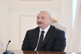 Состоялась встреча Президента Ильхама Алиева с Президентом Туркменистана в расширенном составе