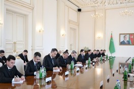 Состоялась встреча Президента Ильхама Алиева с Президентом Туркменистана в расширенном составе