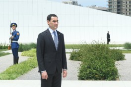 Президент Туркменистана посетил Парк Победы в Баку - ФОТО 