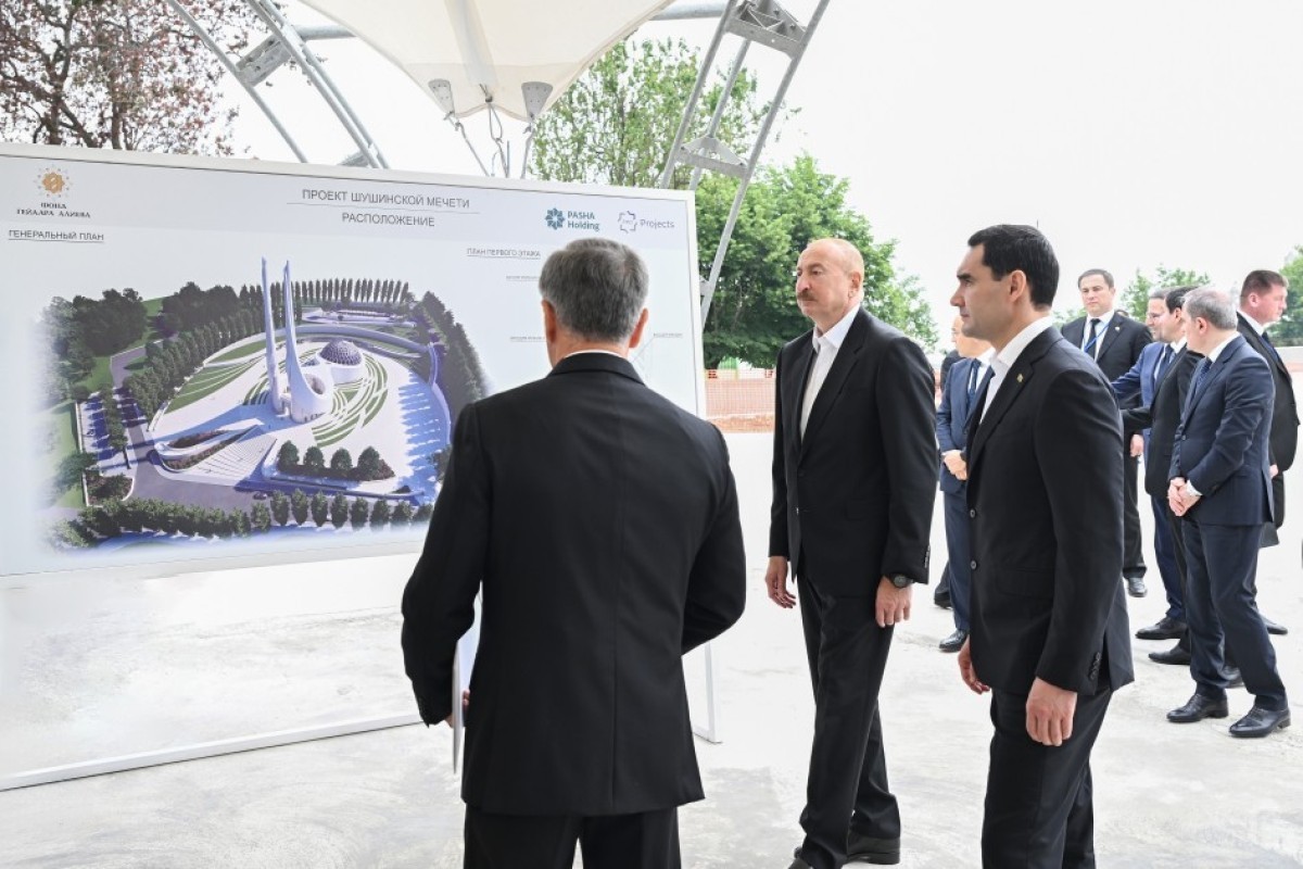 Президенты Азербайджана и Туркменистана ознакомились с ходом строительных работ в Шушинской мечети