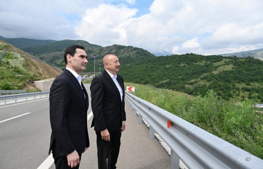 Президенты Азербайджана и Туркменистана сфотографировались на фоне села Дашалты