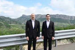 Президенты Азербайджана и Туркменистана сфотографировались на фоне села Дашалты