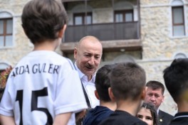 Президенты Азербайджана и Туркменистана посетили первый жилой комплекс, построенный в Шуше