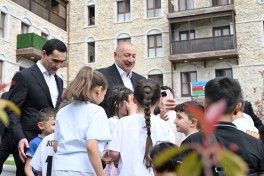 Президенты Азербайджана и Туркменистана посетили первый жилой комплекс, построенный в Шуше