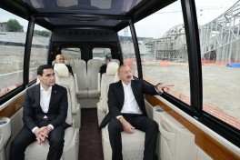 Президенты Азербайджана и Туркменистана ознакомились с ходом строительных работ в Шушинской мечети
