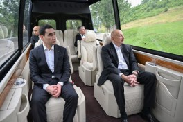 Президенты Ильхам Алиев и Сердар Бердымухамедов осмотрели в Шуше бюсты, расстрелянные в период оккупации