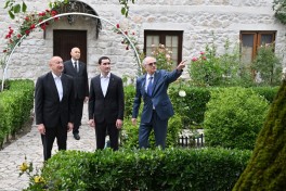 Президенты Ильхам Алиев и Сердар Бердымухамедов посетили в Шуше дом-музей Бюльбюля